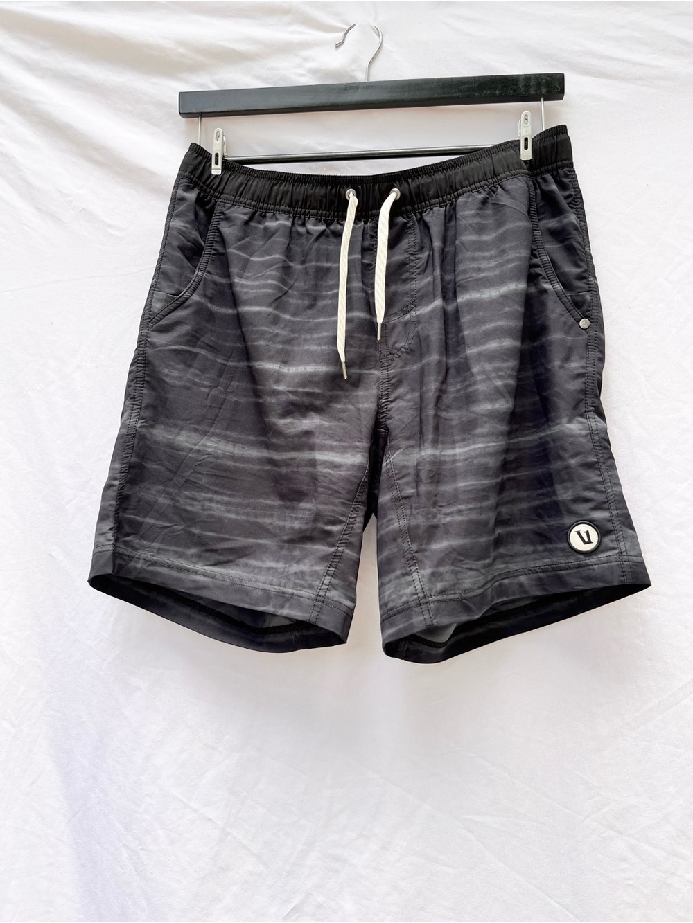 VUORI | MEN'S KORE 7" SHORTS LARGE IN BLACKSTRIPES LINED ATHLETIC - Picture 3 of 8